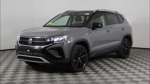 Pure Gray w/Deep Black Roof 2024 Volkswagen Taos 1.5T SE