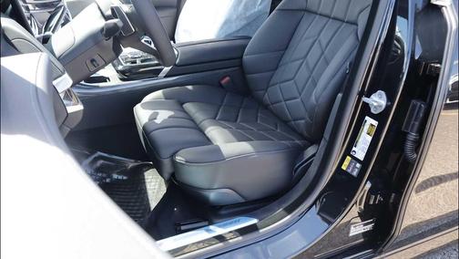 Black Sapphire Metallic 2026 BMW i7 xDrive60