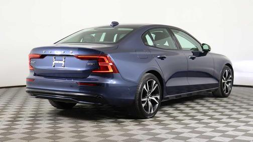 2024 Volvo S60 B5 Plus Dark Theme