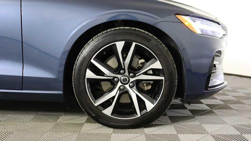 2024 Volvo S60 B5 Plus Dark Theme