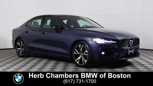 2024 Volvo S60 B5 Plus Dark Theme