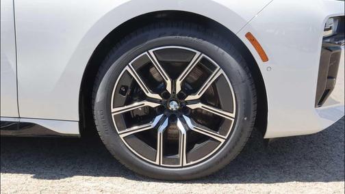 Alpine White 2026 BMW 760 xDrive