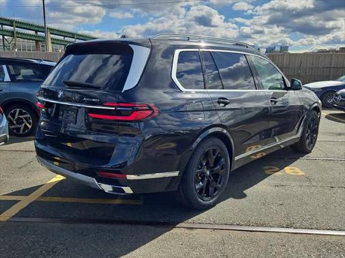 2025 BMW X7 xDrive40i