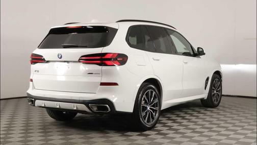Alpine White 2025 BMW X5 PHEV xDrive50e