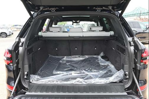 Carbon Black Metallic 2026 BMW X5 xDrive40i