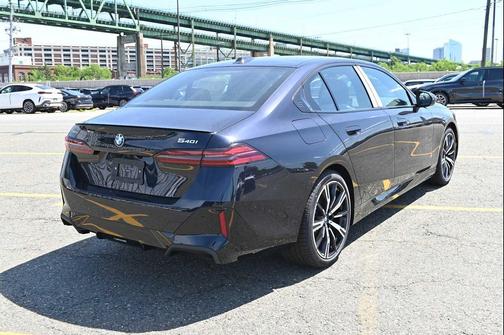 Carbon Black Metallic 2027 BMW 540 i xDrive