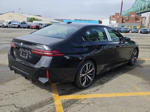 2025 BMW i5 M60
