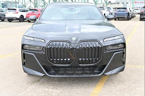 Black Sapphire Metallic 2026 BMW 740 xDrive