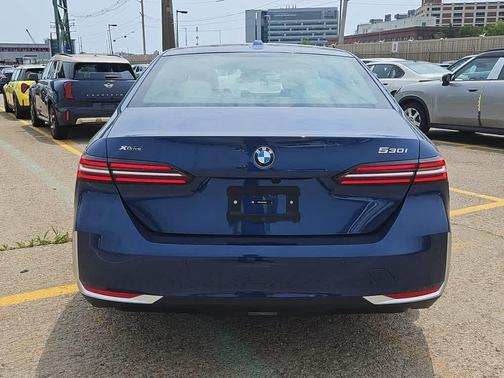 2026 BMW 530 i xDrive