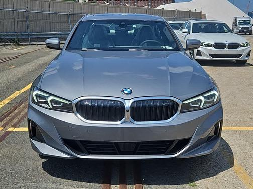 2025 BMW 330 i xDrive