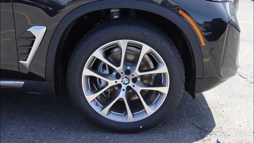 Black Sapphire Metallic 2026 BMW X5 xDrive40i