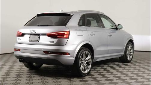 Florett Silver Metallic 2018 Audi Q3 2.0T Premium Plus