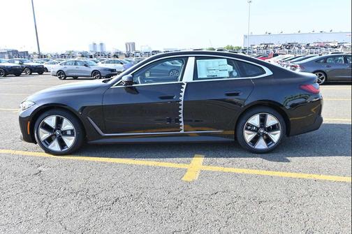 Black Sapphire Metallic 2026 BMW i4 Gran Coupe xDrive40