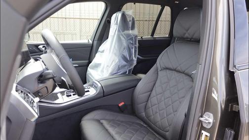 Manhattan Green Metallic 2026 BMW X5 xDrive40i
