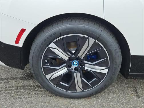 2025 BMW iX M60