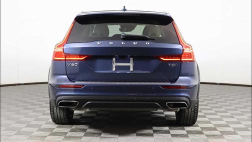 2022 Volvo V60 Cross Country T5