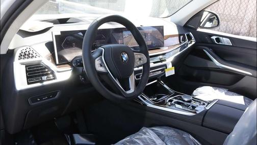Alpine White 2026 BMW X7 xDrive40i