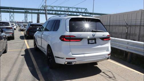 Alpine White 2026 BMW X7 xDrive40i
