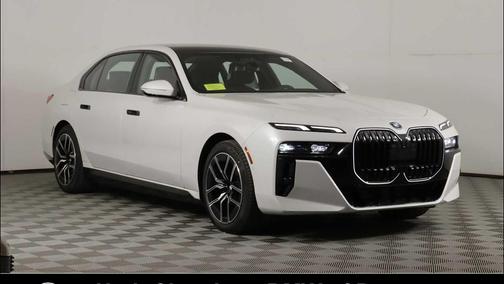 Mineral White Metallic 2026 BMW i7 xDrive60