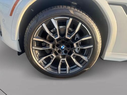 Mineral White Metallic 2027 BMW X6 xDrive40i