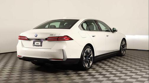 2025 BMW i5 xDrive40