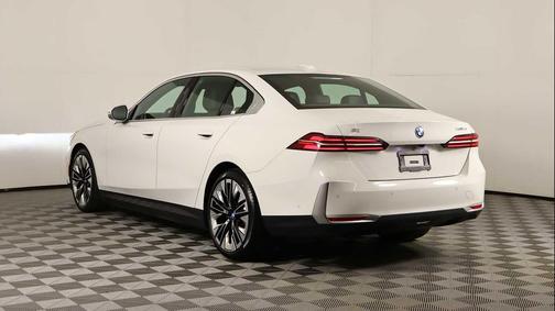 2025 BMW i5 xDrive40