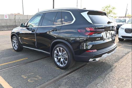 Black Sapphire Metallic 2026 BMW X5 PHEV xDrive50e