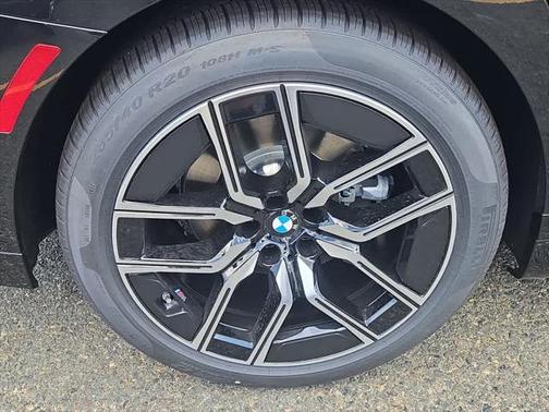 2025 BMW 740 i xDrive