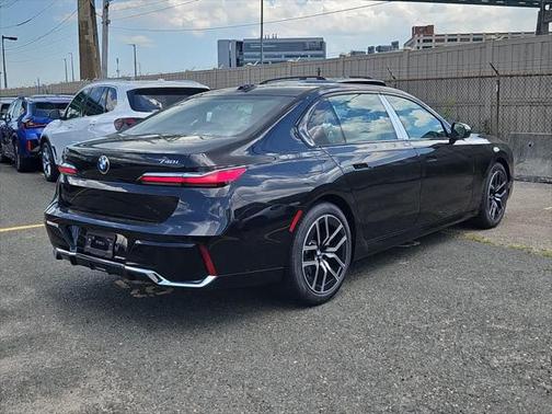 2025 BMW 740 i xDrive