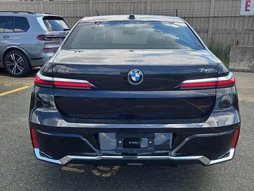 2025 BMW 740 i xDrive