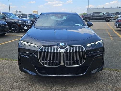 2025 BMW 740 i xDrive