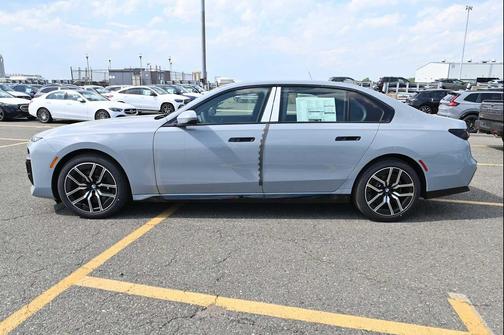 Brooklyn Grey Metallic 2026 BMW 740 xDrive