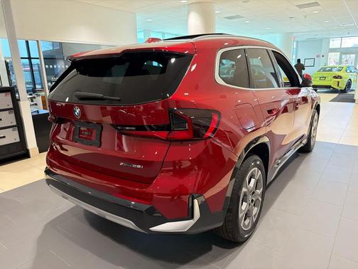Vegas Red Metallic 2026 BMW X1 xDrive28i