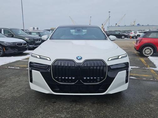 2025 BMW 750e i xDrive