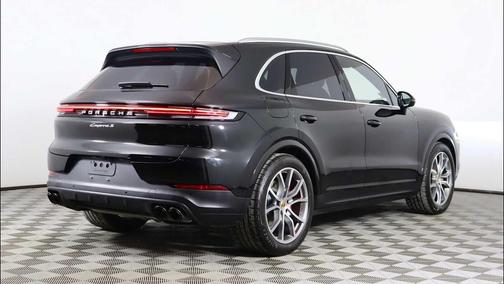 2024 Porsche Cayenne S