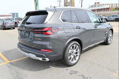 Dravit Grey Metallic 2026 BMW X5 PHEV xDrive50e