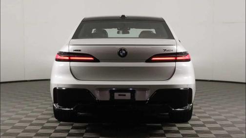 Mineral White Metallic 2025 BMW 740 xDrive
