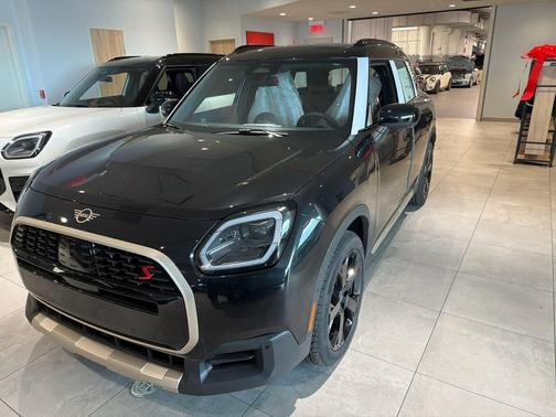 Midnight Black II Metallic 2026 MINI Countryman Cooper S ALL4