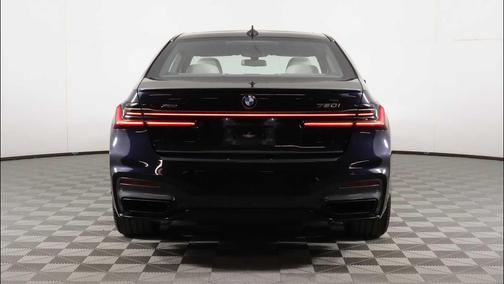 Carbon Black Metallic 2021 BMW 750 i xDrive