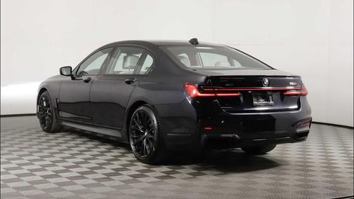 Carbon Black Metallic 2021 BMW 750 i xDrive