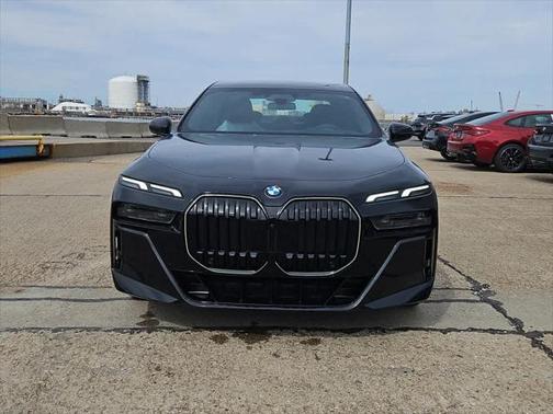 2025 BMW 740 i xDrive
