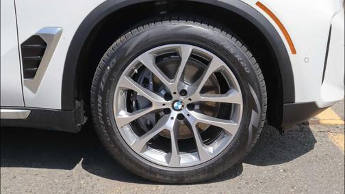 Alpine White 2026 BMW X5 PHEV xDrive50e