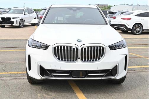 Alpine White 2026 BMW X5 PHEV xDrive50e
