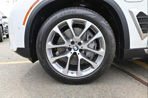 Alpine White 2026 BMW X5 PHEV xDrive50e