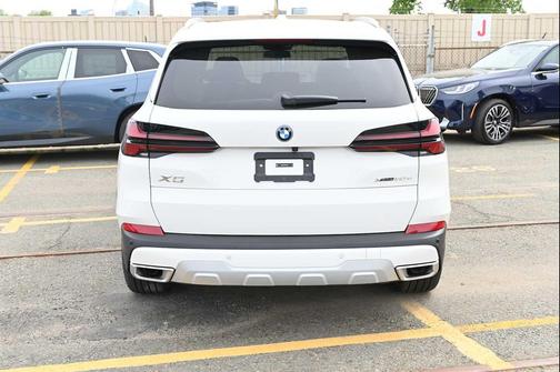 Alpine White 2026 BMW X5 PHEV xDrive50e