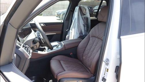 Mineral White Metallic 2026 BMW X5 xDrive40i