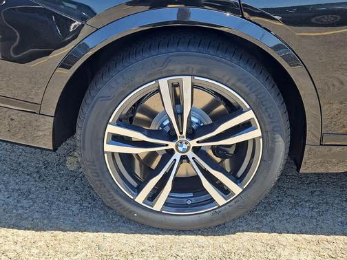 2026 BMW X7 M60i