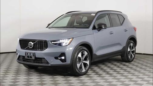 Thunder Grey Metallic 2023 Volvo XC40 B5 Plus Dark Theme