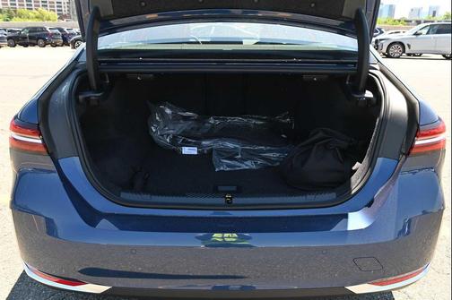 Phytonic Blue Metallic 2027 BMW i5 xDrive40
