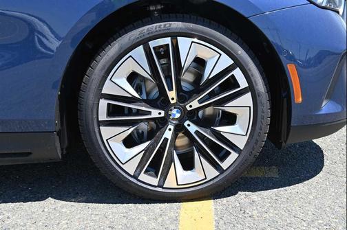 Phytonic Blue Metallic 2027 BMW i5 xDrive40